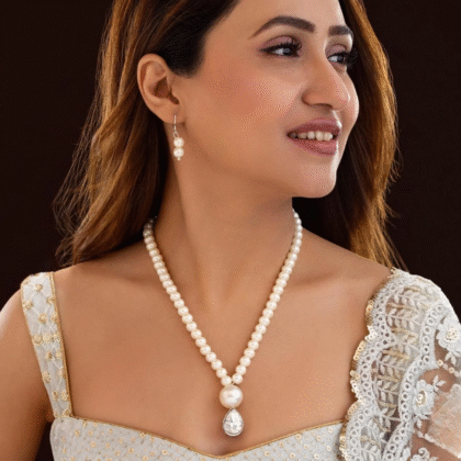 Fioré - Elegant Crystal Pearl Necklace with Earrings