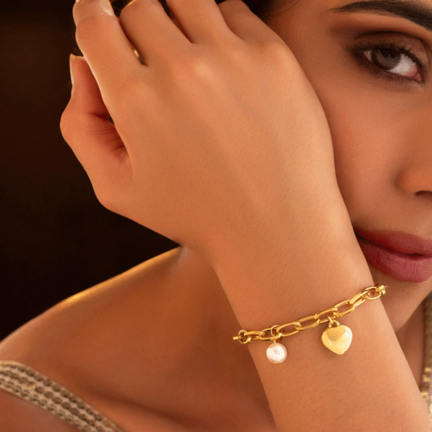 Fioré - Pearl & Heart Charm Bracelet (Anti-Tarnish)