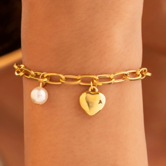Fioré - Pearl & Heart Charm Bracelet (Anti-Tarnish) - Image 2